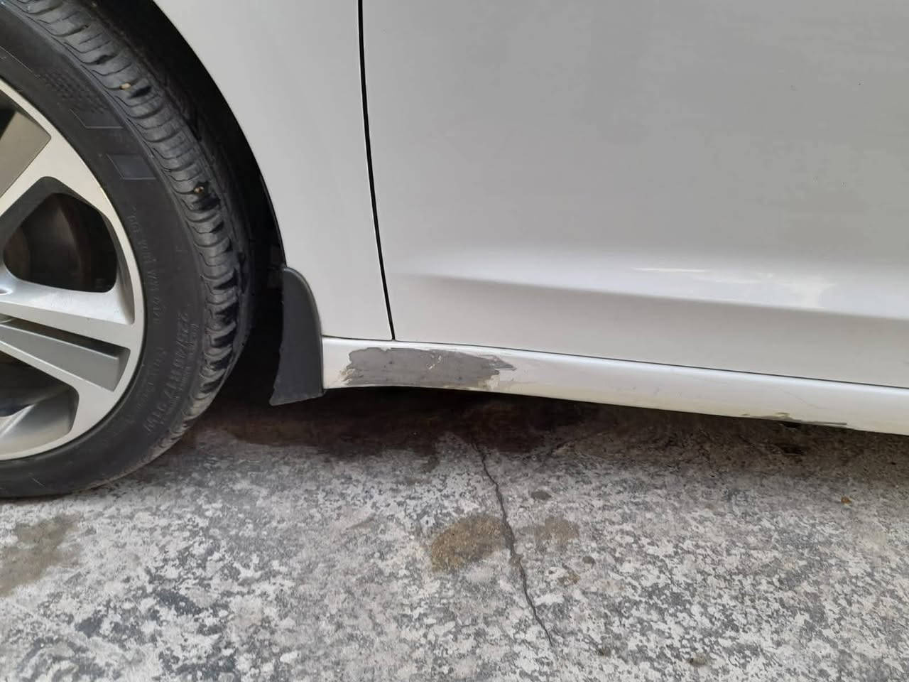 السلام عليكم النترا 18 خليجي للبيع السياره بأسمي والسنويه نهايه سنه 29 فول مواصفات عدا البصمه مقاعد وارضيه جلد تبريد قطعتين صيانه جديده محرك 2000 دوش كير At كفاله عامه بأستثاء صبغ شبر جوه قبغ البنزين وصبغ بالدعاميه الخلفيه وصبغ بالدوسه اللي جوه باب السايق  كير ومحرك على وضع الشركه رقم بغداد كامره دواره خلفيه مع امامي حساس امامي وخلفي دشبول جلد وصاج

سونارهه موجود

واي استفسار اني حاضر

***********
