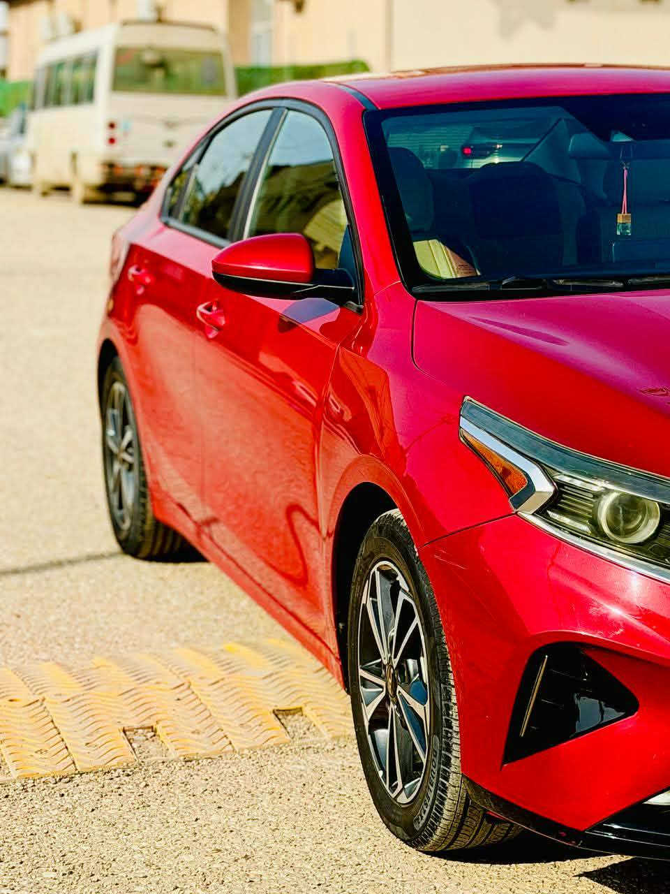 السلام عليكم كيه فورتي 23 نص فول كير مكينه مكفولات ايرباك بس الدركه ليبل واحد بس البنيد مبدل وبيها بارد بالحافه الجاملغ  السياره حره وبسمي  السعر153$الاتصال ع رقم *********** بي واتساب سياره كلش نظيفه وحلى من صور
