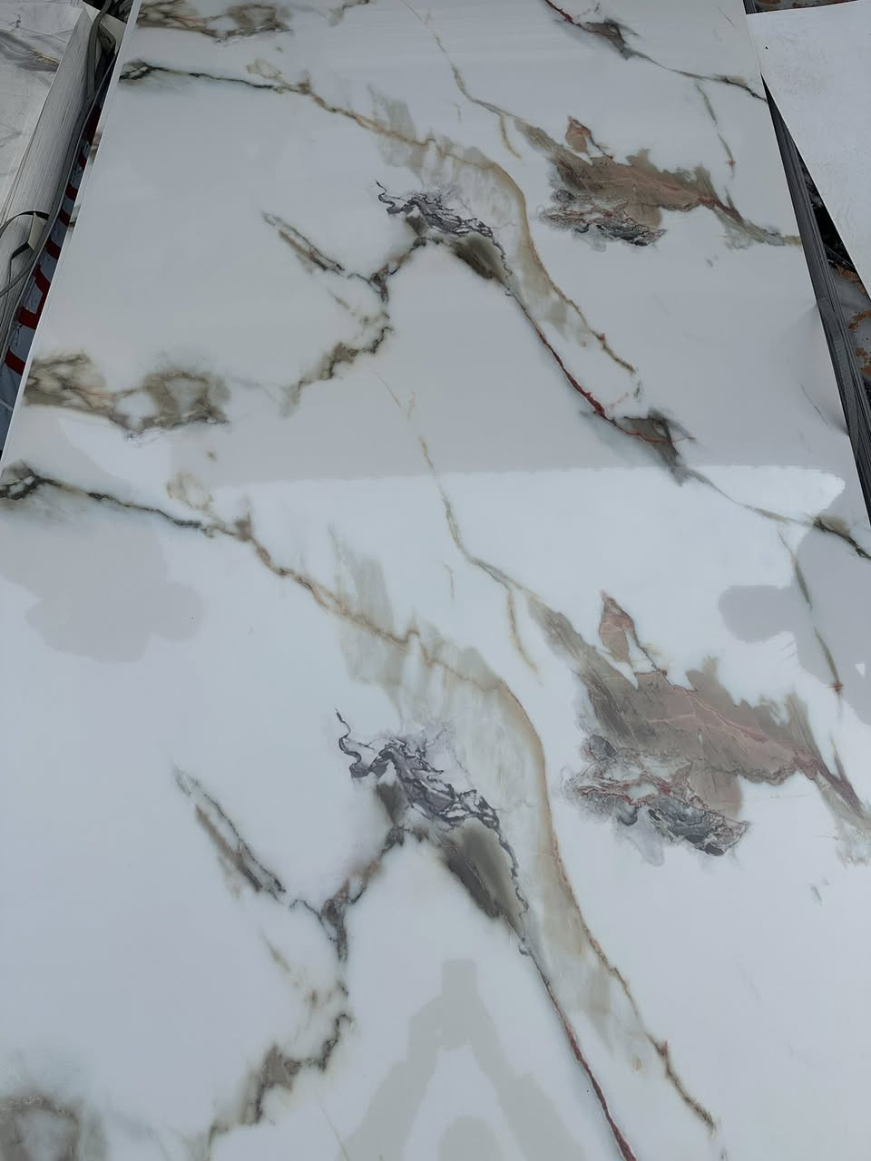 الوان جديد يوفي ايراني سعر مناسب 
واتس اب ***********+***********
عنوان/كلار منطقة حي سناعي
