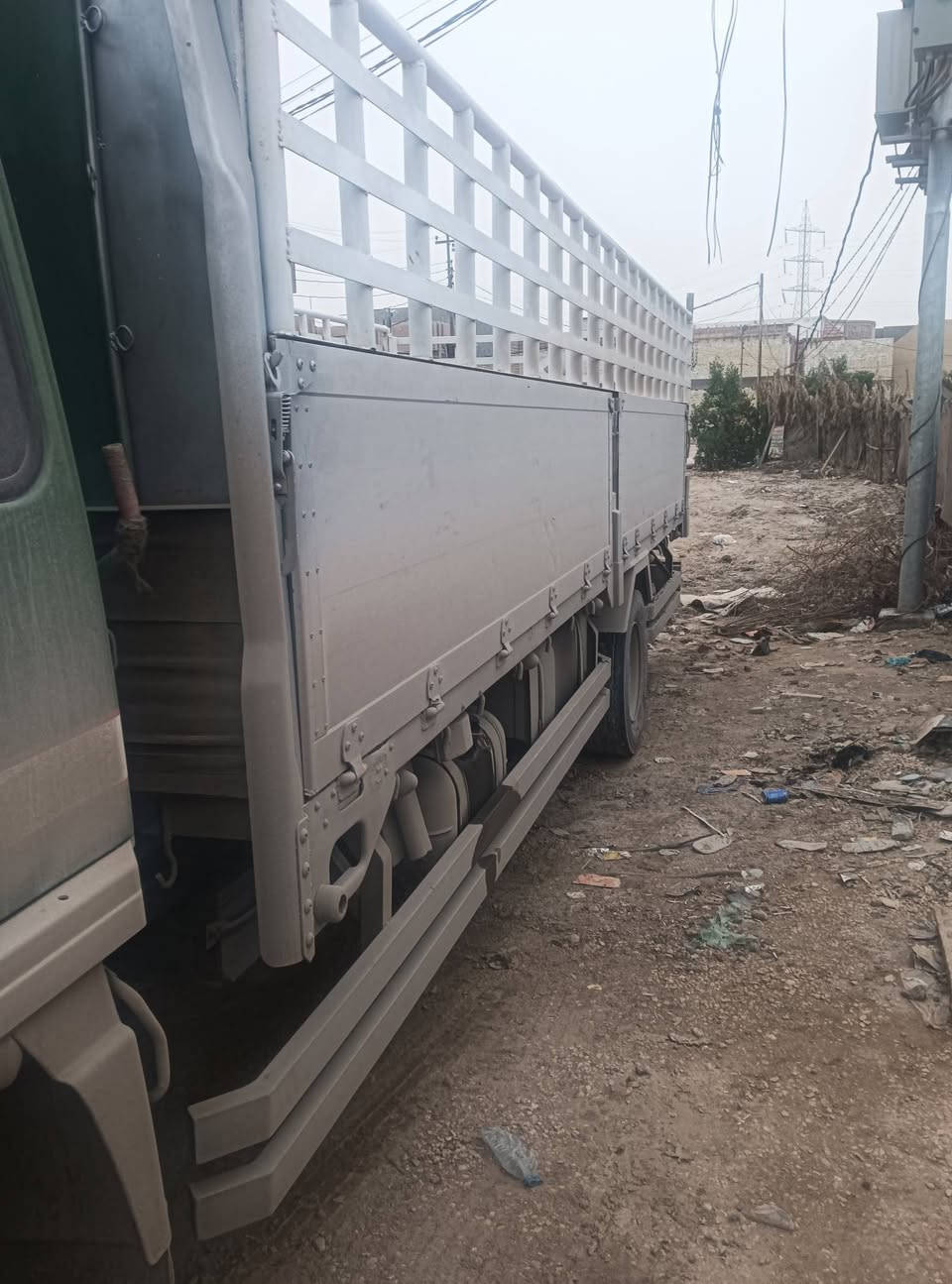 السلام عليكم بدي هينو للبيع الطول 6وربع بلادي ارتفاع 70مكاني حله مركز سعر 30 وبيه مجال قواطع حديد دبل شاصي حديد محجر +سبايدركاعيه مفروشه حديد***********
