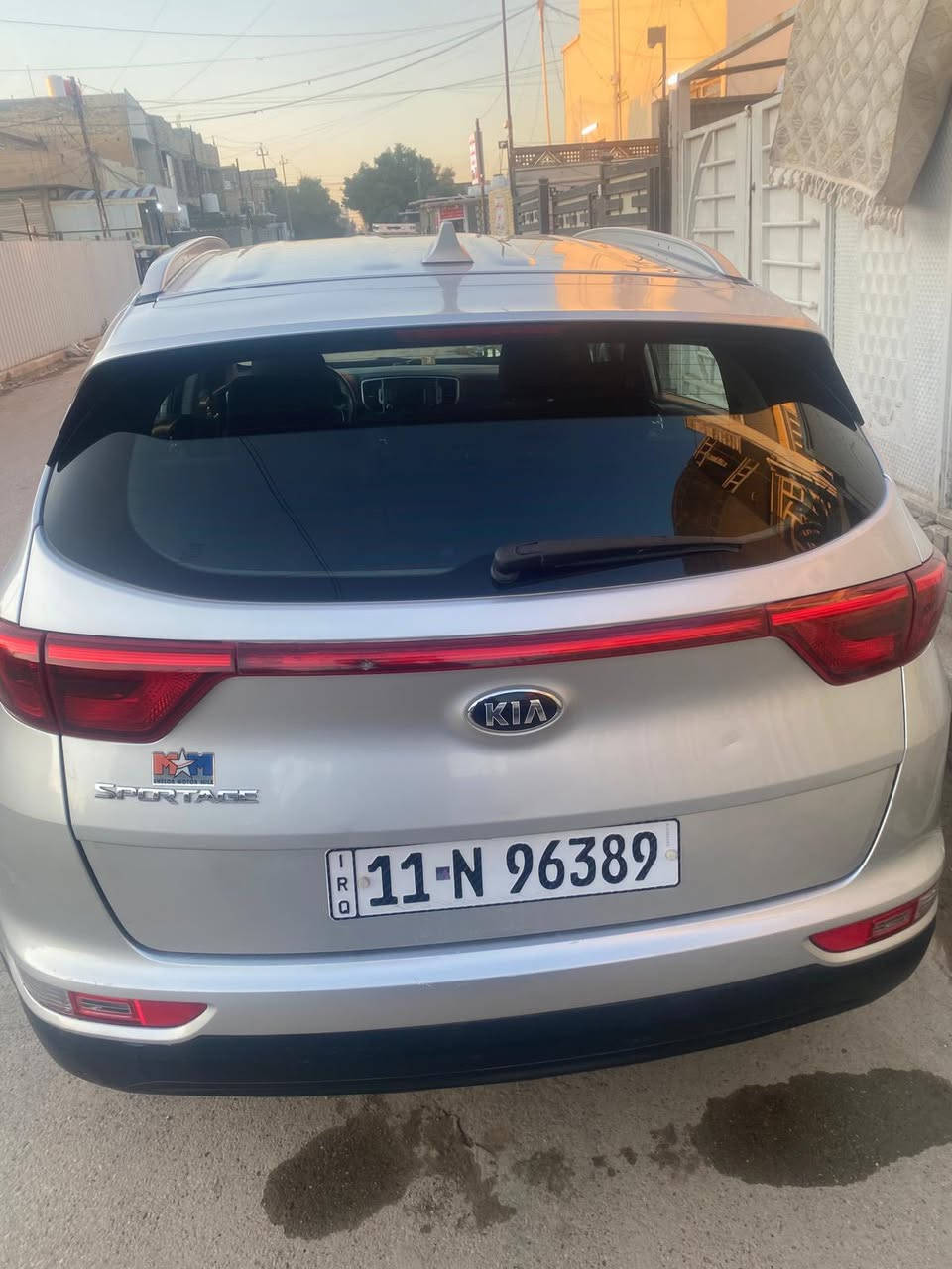 السلام عليكم اخواني الاعزاء
كيا سبورتج للبيع موديل 2017
وارد امريكي حادثهه بصيط جدآ 
فقط بنيد صبغ 
السياره جديده جدآ ماشيه 27 الف mi
جاهزه من كلشي رقم جديد وهزه جديده 
تحويل مباشر 
السياره فور ويل 
محرك 2400 gdi
كير محرك كفاله من الفتح 
السعر المطلوب 160 للاستفسار الاتصال
على ***********

