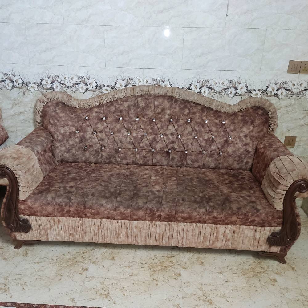 تخم 10 مقاعد بي ضرر بصيط الرجل وحدة من القنفات مكسورة وشك بصيط بالدوشمة وحدة من قنفات + بي كوشات السعر 350000 اكلثمية وخمسين وبي مجال