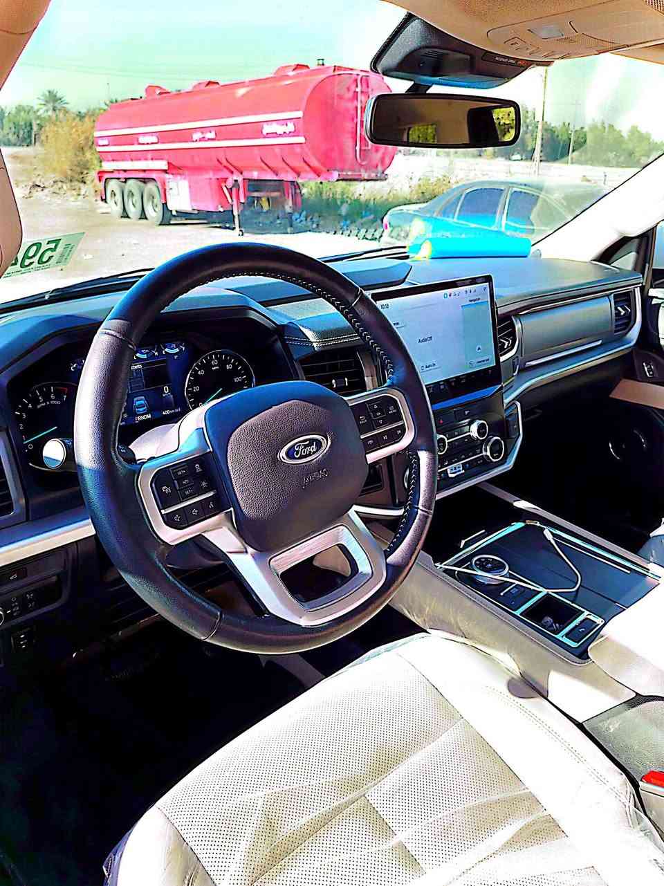 فورد اكسمبديشن ٢٢ ماشيه 53 الف سعر 295 صورة الحادث مرفقة ***********
