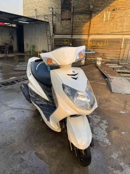 السلام عليكم 
النوع :- سكنس فحل 
الون:- ابيض 
الفئه :- نوزل - خطين 
المحرك :- كفاله عامه 
الكفرات :- بيها ملاحظات 
لايت :- ليد + دبل إشاره 
تايرات :- جدد 
~~~~~~~~~~~~~~~~ 
مكان :- بغداد 
السعر :- 735 الف وبيها مجال 
للاستفسار 
*********** 
واتساب ***********
