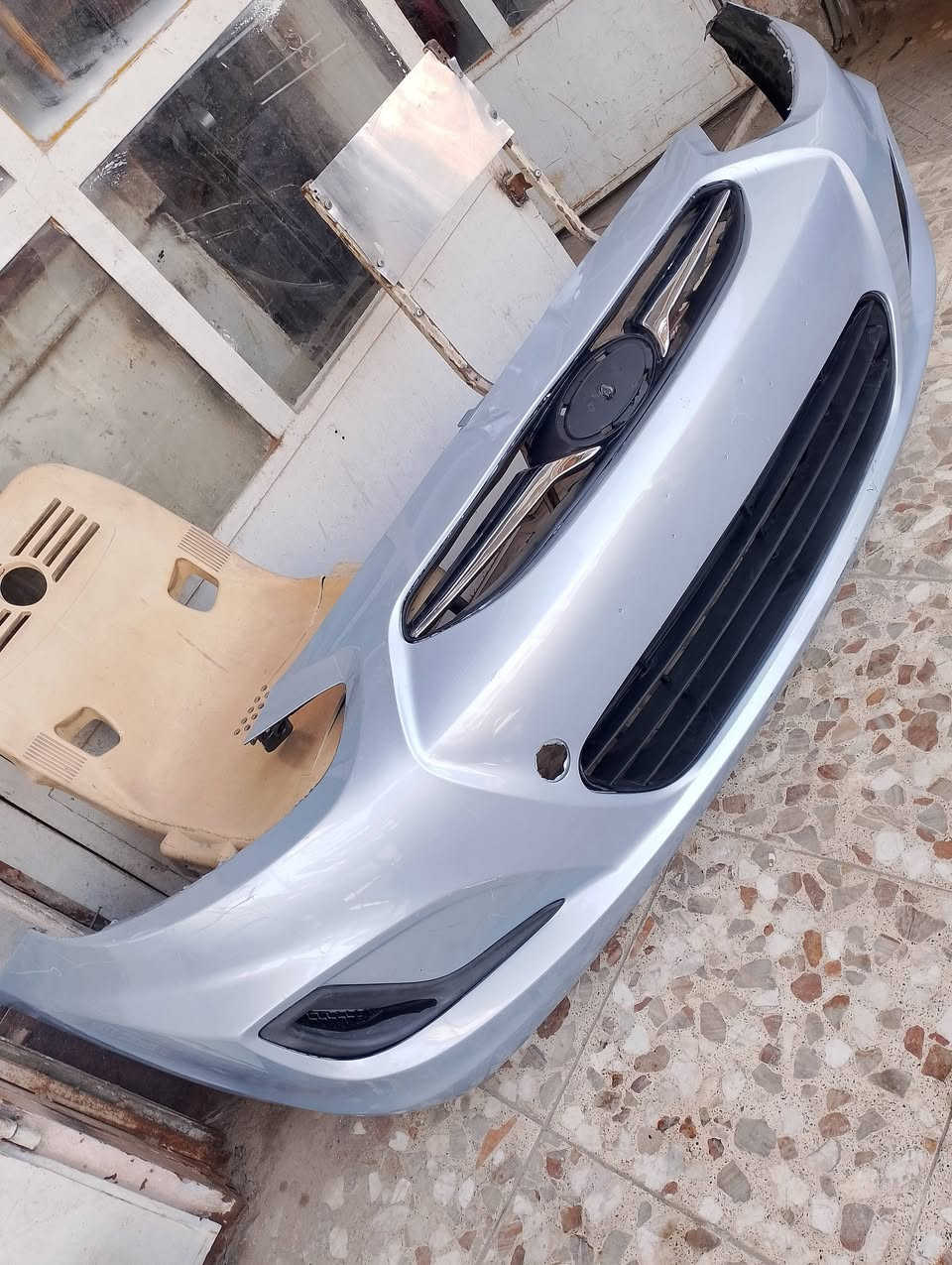 تفصيخ اكسنت مضلع
أبواب
جاملغات 
بنايد
حداده صدر 
سلف داينمو ونزلات مجاول 
بغداد الامين شارع المعلمين محل القسواء 
***********
