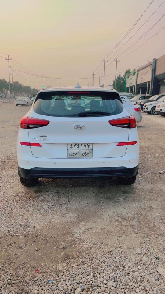 السلام عليكم هونداي توسان كوري  موديل 2019 محرك 2000 بصمة
كشن كهرباء
العداد139
كفالة ماعدا شبر بالباب 
السعر 193$ وبيها مجال 
واسط العزيزية
***********
