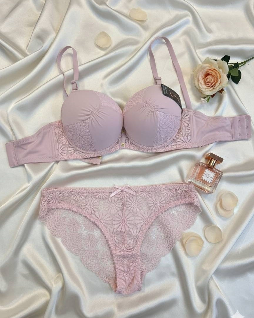 🔥🔥 جديدنا 🔥🔥
سيت ستيان ولباس اصلي 
قياسات مشكله
خامه ستن كل دبل سفن
سعر سيت 6.000 دينار 
يوجد توصيل لكل العراق 
*********** وتساب
