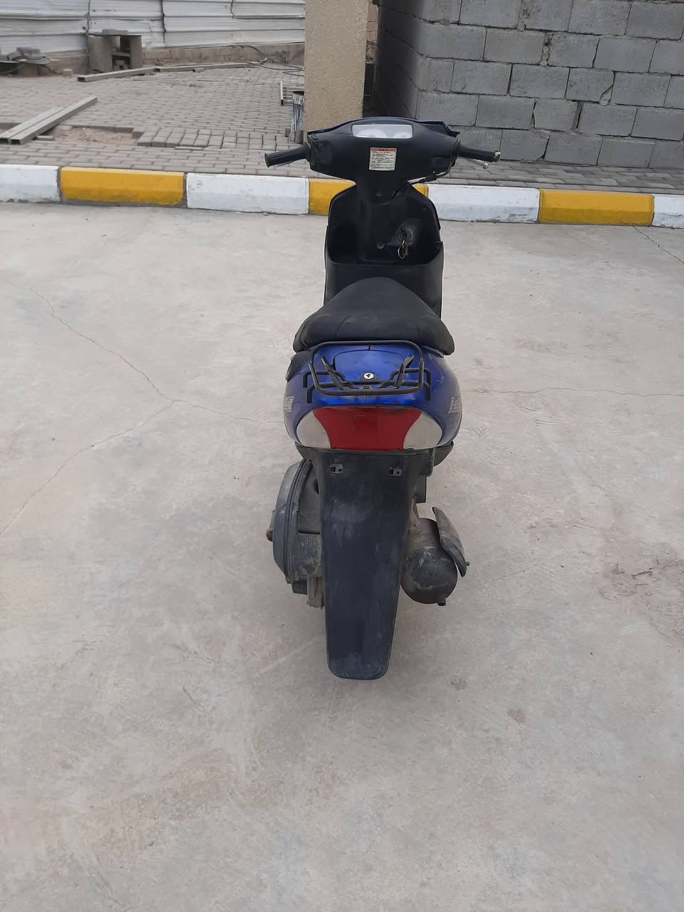 وزوازه خفاش شغاله نكرة سلف ناقصه بس ماشه الاماميه السعر ١٥٠ وبيها مجال قليل. ***********
