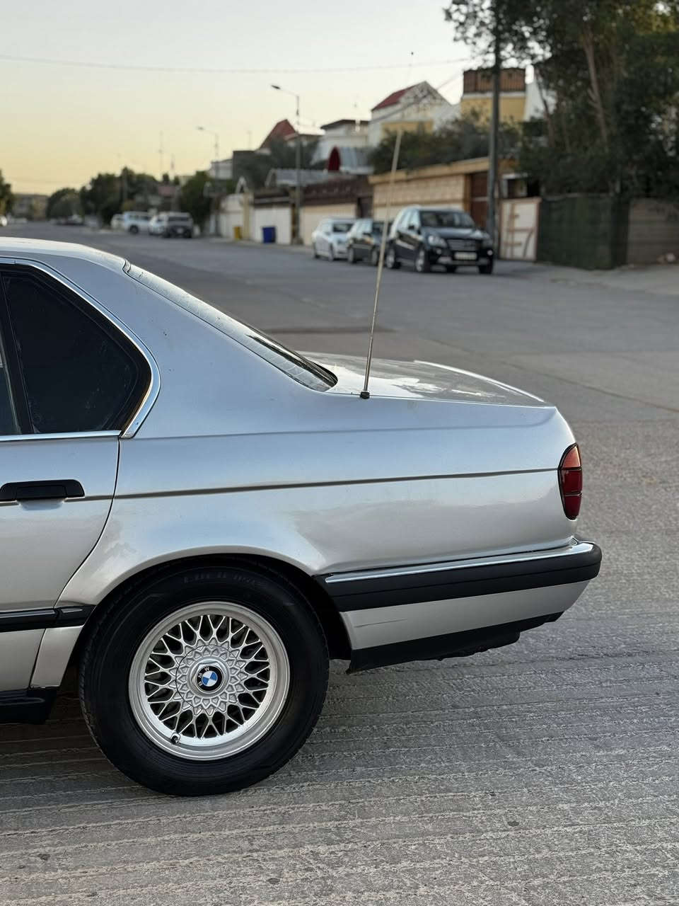 مساكم الله بالخير
للبيع bmw 735i موديل 1992 

فول مواصفات

السياره جاهزه من كلشي  

السياره رقم بغداد لون سلفري

مكينه كير كفاله  حداديه جديده تبريد ثلج كلش بارد جديد و جاهز و شغال

تخم تاير جديد 

⚙️⚔️المواصفات:؛

🧨فتحه سقف

🧨كشنات جلد كارتيره

🧨مكينه 3500مفتوح

🧨تخم ويل خليه حجم ١٥ مع تخم تاير جديد

مكان السياره النجف الاشرف

السعر( 65 )و بي مجال بسيط للشراي

مكان السياره النجف ***********
