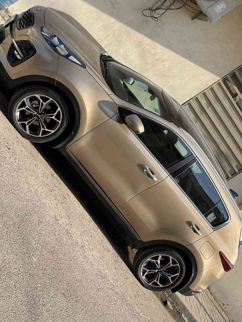 السلام عليكم
سبورتج جي تي لاين خليجي موديل 2020 
استلام المجموعه العراقيه الدوليه والرقم بغداد الدولي الجديد باسمي  
كير ومحرك مكفول 

السيارة (( بيها صبغ نص باب السائق والخلفيه تبديل + صبغ 

والجاملغ الخلفي كلير  ))   موضحة بالصور 

فول مواصفات 1/1 لمتد 

المواصفات :

 🛑بانوراما

محرك 2000 دوش 

 🛑بصمة

 🛑هاند بريك بصمة 

 🛑شاشة نفكيشن

 🛑تحكمات ستيرن

 🛑جنطة بصمة

 🛑كشنات جلد

 🛑حساس امامي خلفي

 🛑كامرة دوارة

 🛑كراسي كهرباء

 🛑 لايت لد

 وباقي المواصفات المعروفة بهذه الفئة 

ماشية  126 الف 

السعر : (188$) 

مكاني بغداد / الوزيريه  
الاتصال على الرقم 

***********
