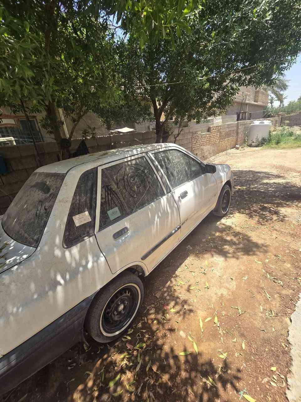 السلام عليكم سايبه موديل ١٥ خصوصي
سياره جاهز للاخير فقط بيه ملاحظات بسيطه بالكشر قليل سياره باسمي 
مكان السيارة بغداد جسر ديالى 
السعر ٣٥ ورقه 
للتواصل واتساب او اتصال 
***********
