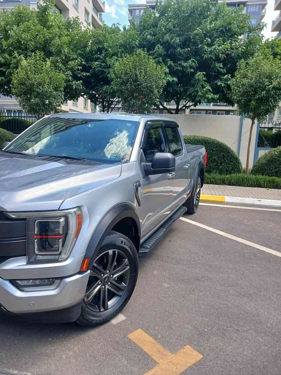 Ford F150 2023 کلین تایتڵ کەنەدی دەبڵ ئەکسل 
مواسەفات لاریات ی فول فولە بێ پانۆڕاما نمونە لە جوانی 
بێ بۆیاخ و بێ دەعم و لێدراوی کەنەدیە 
مەکینە ٨ بستۆن گێڕ و مەکینەی بەشەرت نەکراوەتەوە و کامل سێرڤس کراوە 
مواسەفات( شاشە گەورە و گێچی ئەلیکترۆنی - کوشن جلدی ناو قاوەییە کوشن سارد و گەرمە پێش و دواوە- ڕادار ٣٦٠ ) 
کامل جوانکاری بۆ کراوە 
نرخ: ٢٩٥$ و معامەلەیەکی کەم 
Nrx:295$ majal 
سلێمانی ناوشار
ژمارەی خاوەنی :*********** السليمانية, العراق
