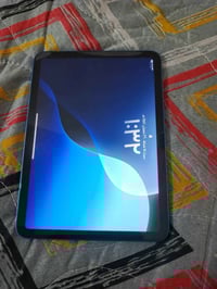 آيباد 10 • بطارية ١٠٠% • للبيع