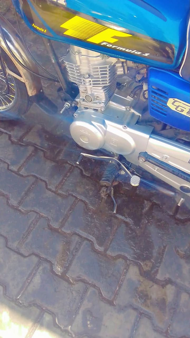 للبيع دراجه نوع اربعه كير دراجه خير من الله لايت شغال بك لايت دراجه احلا من الصور مصروف عليها هوايه دراجه مديل ٢٠١٦ مكينه ما مفتوحه اوراق اصولي اصولي مو سكنر سعرها ٥٠٠ 
رقمي ***********
