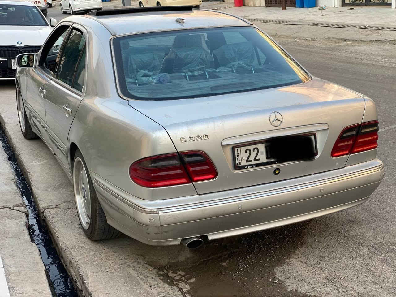 marseds benz 320 2000 
مواسه فات فوله 
كوشن جلد و سارد و گەرمە خەزنە
پە ردە  
سلایتە 
تەبرید لە مس و شاشە گەوریە 
ڤۆلیۆم و تحدید سورحە 
 سبوخ ٢ پارجەی بە س بەخە  بێ لێدانە
سە نەوی و رە قەمی نوێیە
نرخی 135 وەرەقەیە
*********** 
هەولێر أربيل, العراق
