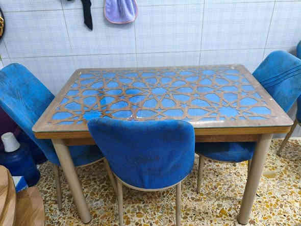 للبيع ميز مع 4 كراسي

السعر 100
عماره ميسان

***********
