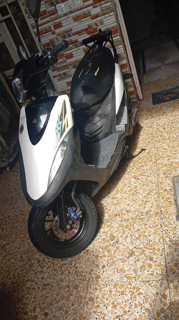 سلام عليكم ورحمة الله وبركاته ماكس للبيع الدراجه نضيف أحله من الصور السعر 700الف بيها مجال بسيط العنوان مدينة الصدر قطاع 75 الرقم ***********
