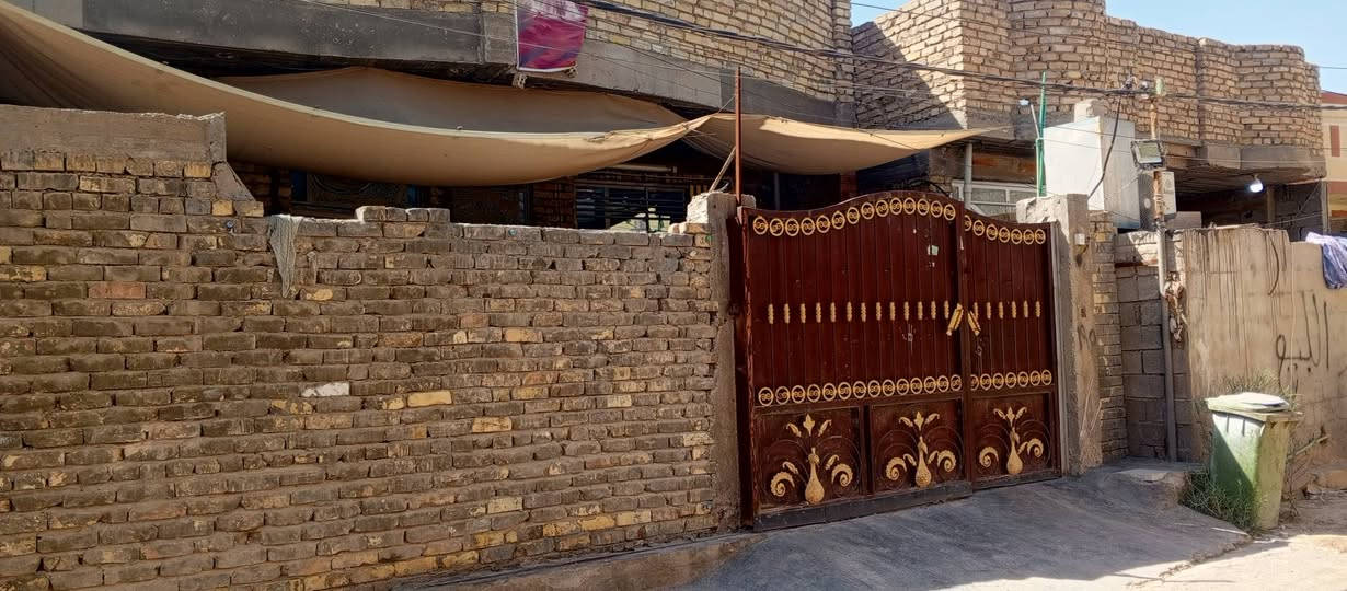 بيت للبيع بكاع علي راضي شارع رقم 8 نهايتة  الشارع على الايمن بل بداية يحتوي على غرفتين وصاله ومطبخ بارد ومطبخ حار وستقبال والسعر ( ١١٥) رقم *********** وبية واتساب
