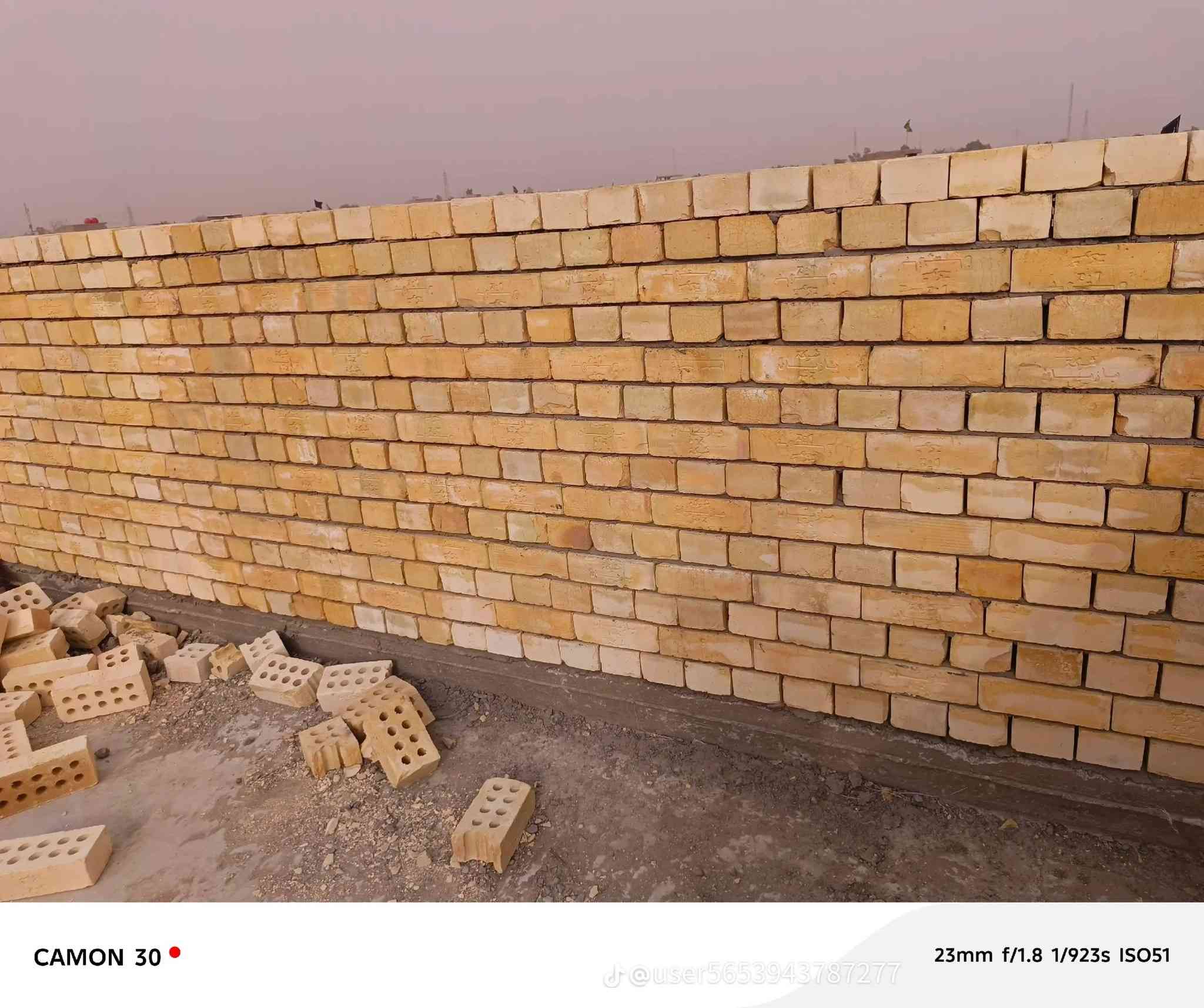 السلام عليكم اني خلفة بناء بناء درجه اولى اشتغل طابوك وبلوك واشتغل ع دبل او قطعي ***********
