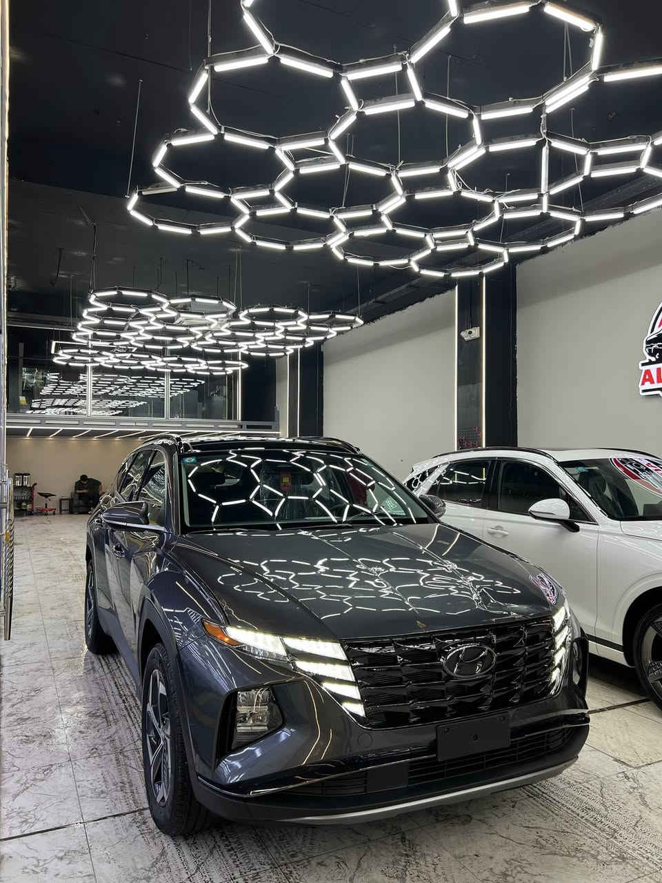 السلام عليكم 

للبيع توسان 2024 دخول جديد رقم بغداد بأسمي 

فل مواصفات 

مكفوله  من الصبغ ولتبديل الدعاميات ابشرط 

ايرباكات السياره كلها سليمة 🇮🇶

ماشيه 17.000 

السعر 22.500$ يعني 225 ورقه بيها مجال 💸💵💸

العنوان بغداد العامريه 📍

للأستفسار الأتصال بالرقم التالي 

   📞***********
                                 
 📞***********
