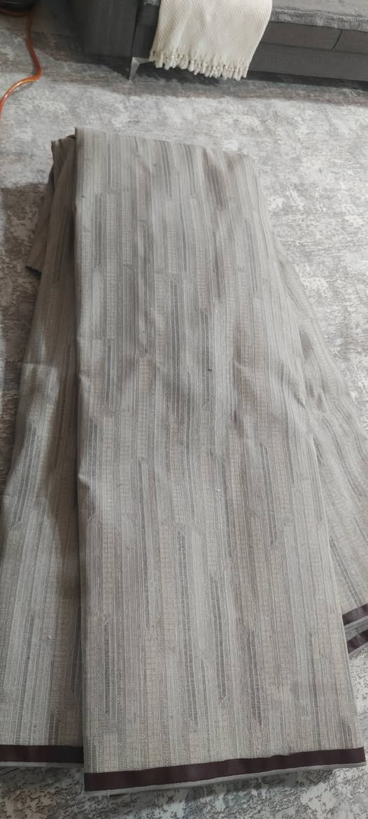 زوليه 4×7 مفروشه موسم واحد مغسوله ونضيفه رسن افرشه
سعر 75 
***********
