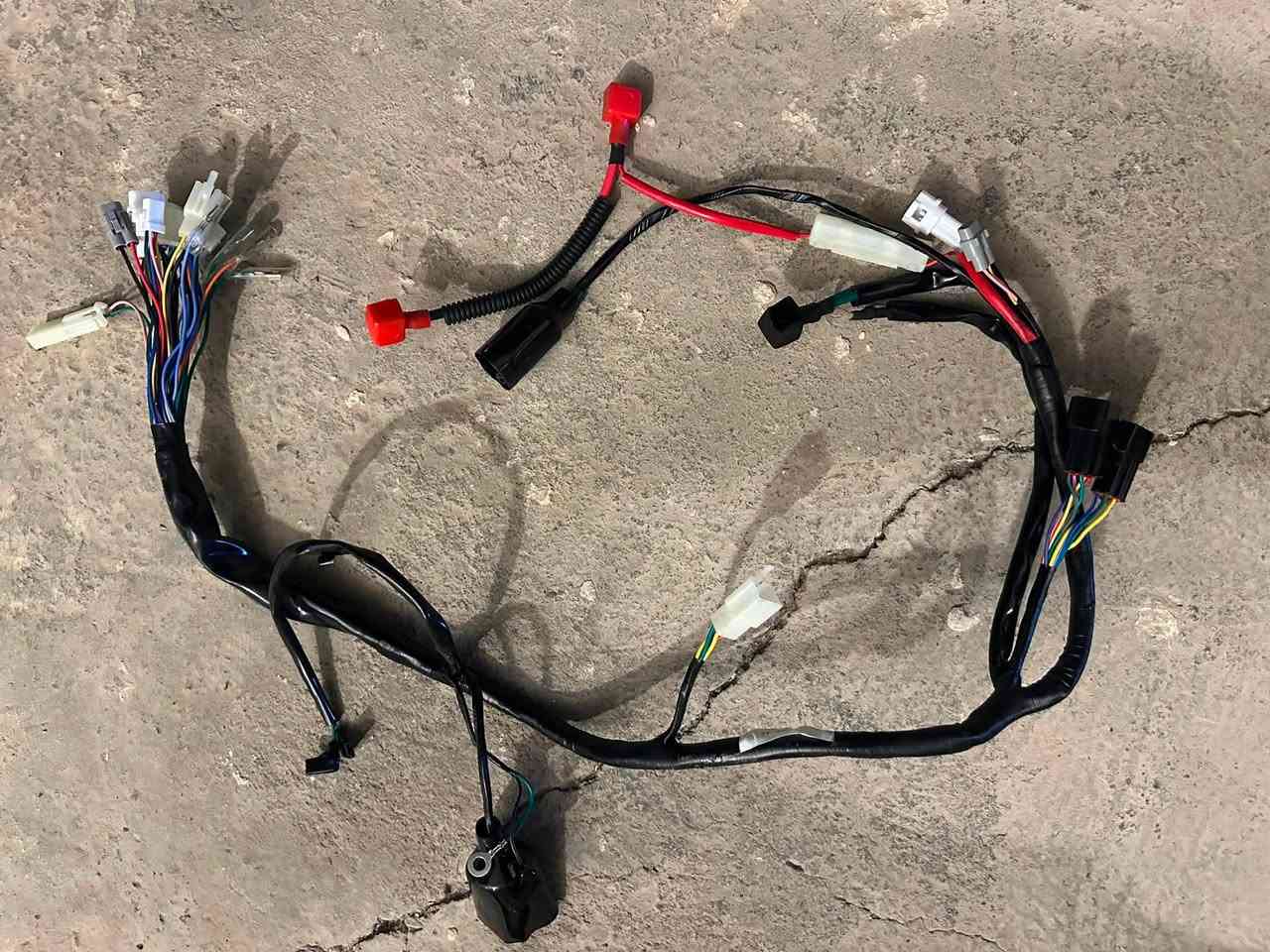 للبيع قفار crx صفيره جديده نكره سلف  محتاجلها ترتيبات بسيطع دبلات امامي وتنضيف كابريتر الدراجه شغاله بكل وقت اكزوز رياضي  ب 750 وبيها مجال مكاني التاجي ***********
