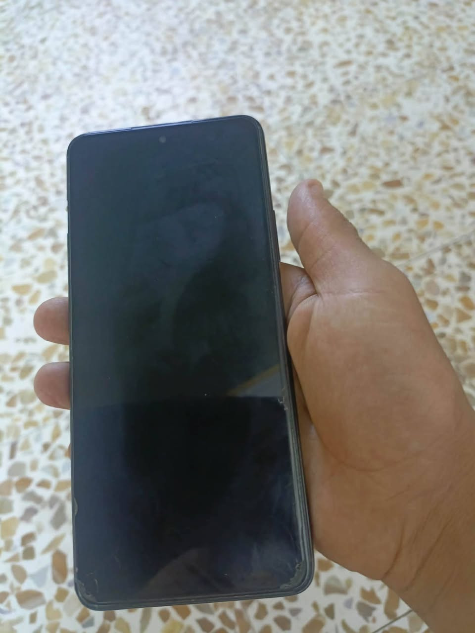 السلام عليكم رايد ابيع هاذه جهاز نضيف الله شاهد ذاكرته 256 بس لزكه مفطوره *********** تواصل عله هاذه رقم

