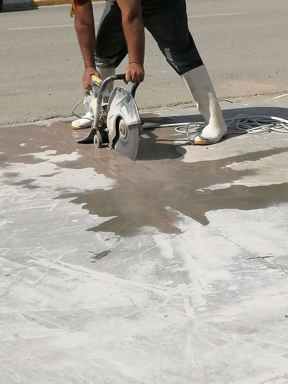 بيقص الكونكريت باسعار مناسبه شغل هندسي فتح شبابيك فتح ابواب فتح دكتات *********** ***********
