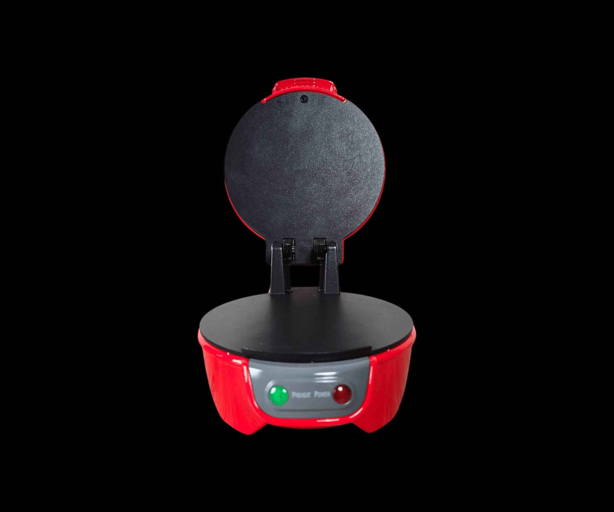 ماكنة صنع البرغر – Silver Love

الاستخدامات:

صنع البرغر المنزلي الشهي بطريقة صحية وسريعة.

قلي البيض أو تحميص الخبز في نفس الجهاز.

مثالية للإفطار أو الوجبات السريعة المنزلية.

المميزات:

قوة 600 واط لتسخين سريع وطهي متساوٍ.

تصميم متعدد الطبقات يسمح بطبخ المكونات بشكل منفصل (خبز، لحم، بيض... إلخ).

طبقة غير لاصقة لتسهيل التنظيف.

مؤشرات ضوئية (تشغيل  جاهزية) لسهولة الاستخدام.

سلك بطول 60 سم لمرونة في التوصيل.

أمان حراري تلقائي يمنع ارتفاع الحرارة الزائد.

مواد آمنة وصديقة للبيئة مع تصنيع عالي الجودة.

محتويات الصندوق:

جهاز مكينة الهمبرغر.

عبوة كرتونية بقياس: 23 سم ارتفاع × 18 سم عرض × 18 سم طول.

ملاحظات:

يُفضّل تنظيف السطح غير اللاصق بقطعة قماش ناعمة بعد كل استخدام.

تجنّب وضع الجهاز في الماء أو غسالة الصحون.

مناسب للاستخدام المنزلي فقط.

يُحفظ بعيدًا عن متناول الأطفال أثناء التشغيل.

لا يمكن استبدال او استرجاع منتجات البالة
للحجز والاستفسار. ***********
