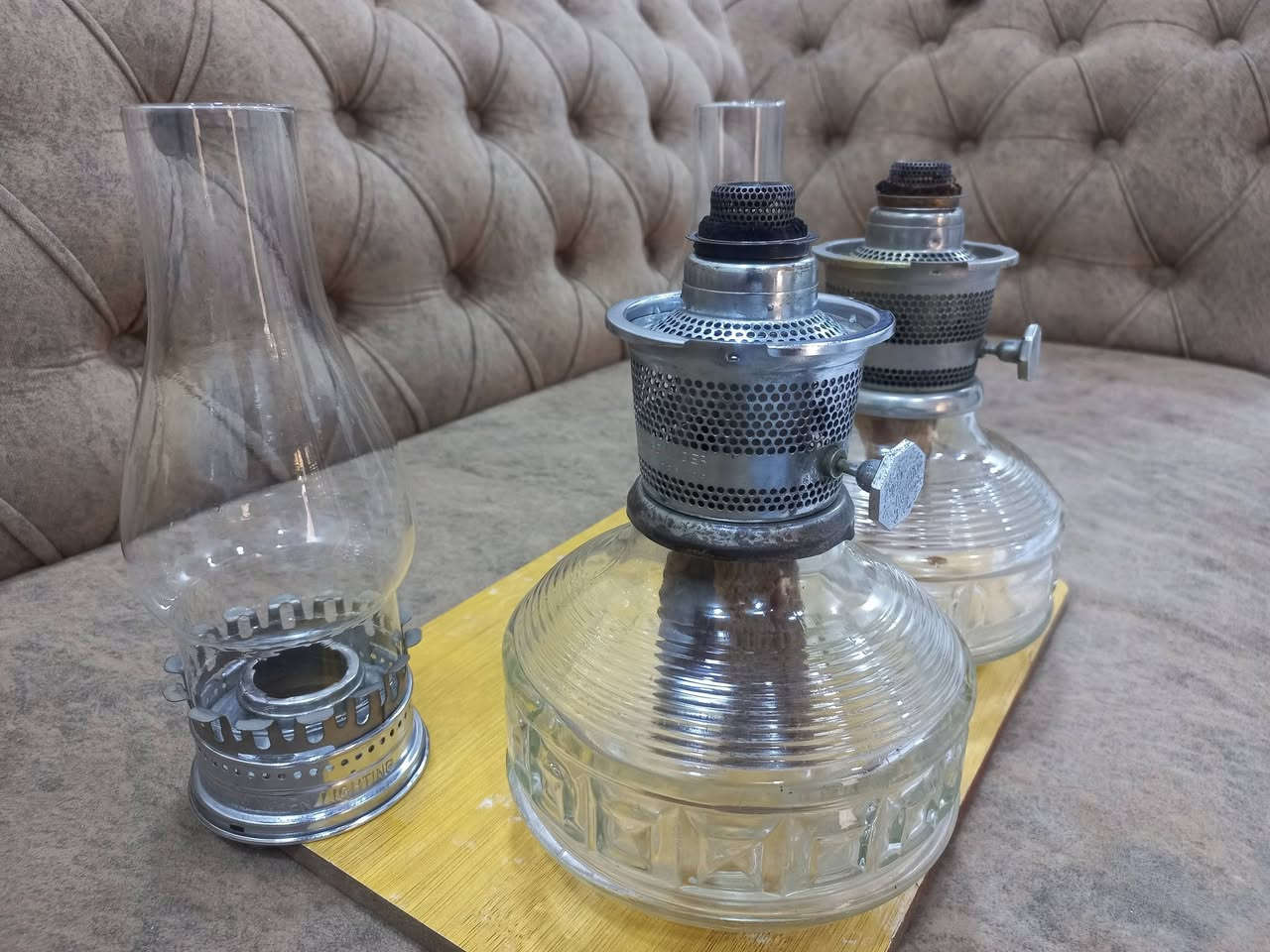 زوج لالات علاء الدين انكليزي 
للإستفسار خاص يوجد توصيل


**إذا كنت صاحب هذا الإعلان وتريد حذفه لأي سبب، رجاءا أرسل رسالة إلى الدعم الفني**