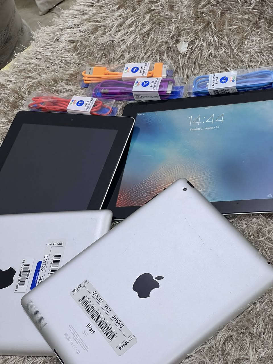 آيبادات ابل 
16 GB
السعر 45 الف فقط 🔥🔥🔥🔥🔥🔥
***********
يوجد توصيل داخل وخارج هيت
