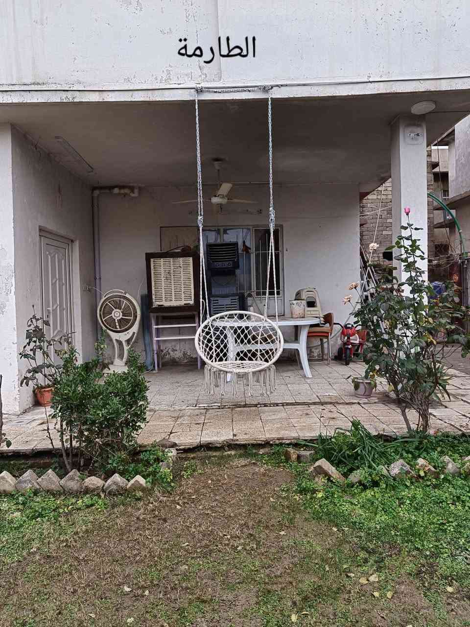 دار للبيع
المساحة 348م 
الواجهة 16
العمق 22
البيت طابقين يحتوي على غرفتين نوم + هول + غرفة ضيوف + مطبخ + صحيات في الطابق الارضي
ويحتوي على بيتونة + هول + غرفتين نوم (واحدة منهم تحتوي على سويت)+ صحيات في الطابق الثاني 
البيت يحتوي على حديقة واسعة + كراج + طارمة + ترك جانبي وخلفي

الموقع / حي السكر / قرب جامع الرحمة / شارع المشجر وخلف المجمع الاوربي 2 بالضبط ، شارع تبليط

البيت سند حديث 2025 بأسم صاحب الدار 

البيت محدث وصالح للسكن
سعر المتر الواحد مليون وربع

***********
***********
