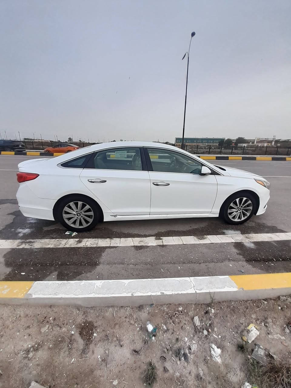 السلام عليكم ورحمة الله وبركاته
للبيع سوناته وارد أمريكي لون أبيض مديل 15 
سياره مواصفات فول عده الفتحه والبصمه سبورت دواخل بيجي
السياره حادثه كلش سطحي الداخل مامتعور طرف البنيد والمدكر الايمن نفسهن راجعات ومصبوغات والدواير الخلفيه هم صبغ السياره ليبل واحد كفاله من تبديل سياره كير ومكينه 2400وتبريد وتدفئه كفاله عامه حدادية جديده تخم تاير ارضيه وصندوق غلفتهن جلد شاد لايت ناصي وعالي زنون
سياره بلاديه وجاهزه ماشيه 105 حقيقي قابل للزياده 
السياره رقم ذي ومخلصه تحويل ثاني يوم راعيه يريد تحويل
المكان البصره الجزيره رقم الهاتف *********** السعر117 وبيه مجال للشراي
