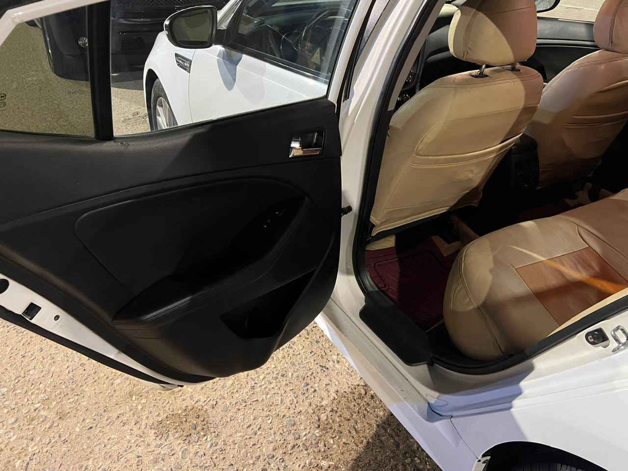 k5 للبيع مديل 2014
لون ابيض   فووول للخير بصمه بيبان بصمه
 ماعده الفتحه ماكو 
كصتين  شغل باجات 
متومه شمالي   أرقام وسنويه  29
نضافه 100/100
مكينه كير اكسل كفاله
مكينه CvvL  2000 
مسجل دمام سماعات
كشن كهربائي +تدفئه
تبريد ثلج منضومه جديده 
نضافه كشر 100
نضافه داخل 100
حجر بيئة موجود بلادي
تخم تاير جديد ويل  17 
سعرها 57  وبيه مجال للطيبين 
سياره خير من الله الف ما ذب عليه
مكان سياره بصره  
*********** واتساب فقط
