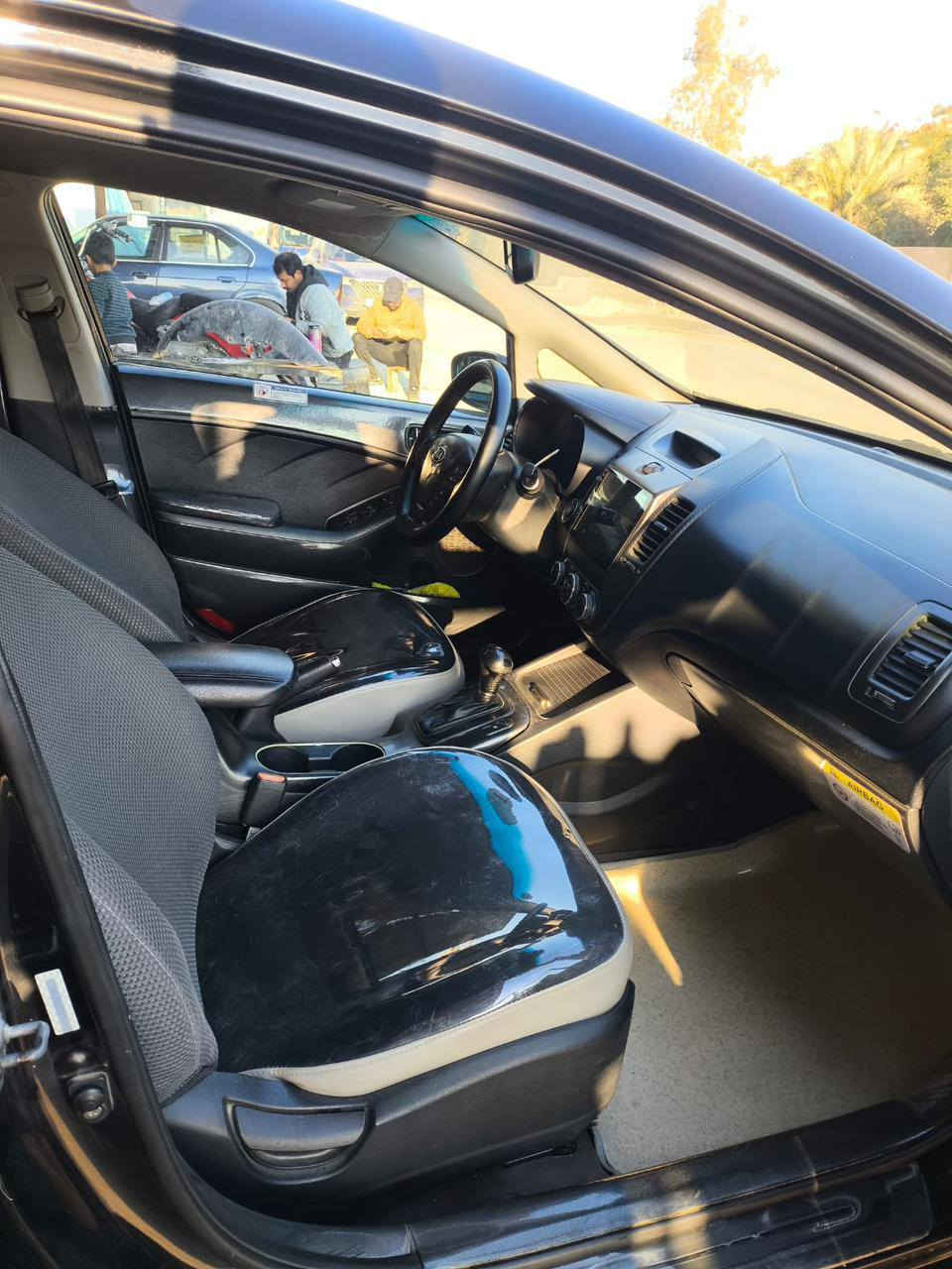 سلام عليكم شباب 
بدون خاص رجٱ
فورتي موديل 2015 البيع 
سياره فول مواصفات واحد ع واحد سياره 
بصمه+ فتحه+ كشن كهرباء+كشن حار بارد+ كشنات خلفيه تدفئه+دخول ذكي+مري شفط اشاير بمري+ عليه عدسات ايل ايدي 
وبيه مواصفات حلوه بعد 
سياره مثل ماوضحه بتصوير ٤ قطع صبغ بدون ضرر فقط جاملغ خلفي وضرر بسيطة كلش 
سياره رقم دهوك بسمي تحويل ثاني يوم 
مكان السياره الشعب حي بساتين مدخل شقق عمار الحكيم 
***********

***********
