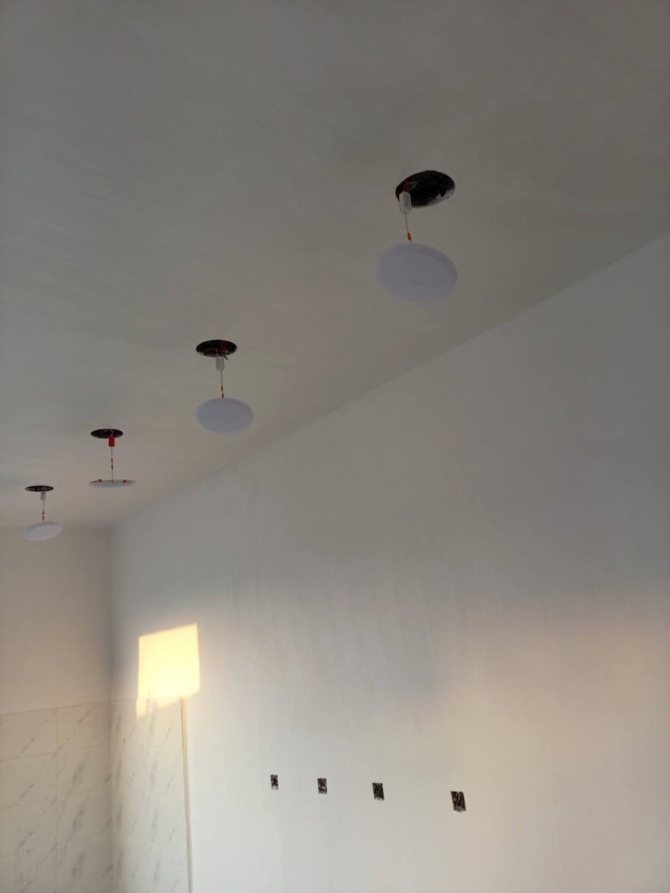 اعمال ورشة السراي الكهربائية في أحد المواقع داجل المجمع السكني النفطي.
تأسيس كهرباء عام سيطرة وتحكم.
تنصيب كاميرات المراقبة.
تنصيب منظومات الستلايت والانتر كام والسماعات الصوتية .
عمل بوردات كهرباء وتوزيع الاحمال وصيانتها.
كل ما يخص الكهرباء يمنة .

***********
