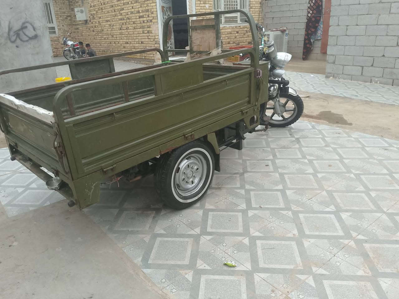 سلام عليكم شباب ستوته لبيع جمره مديل 19مكفوله كفاله مكينه كير اكسن بدي كفاله من كل ناحيه 
كهربايته كله شغاله مكان شطره سعر 1400 وبيه مجال رقم*********** لون زيتوني
