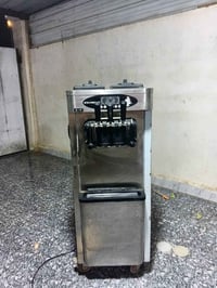 مكينه ايسكريم البيع و مكينه  ازبري  وميز هديه وياهن السعر خاص تواصل مع...