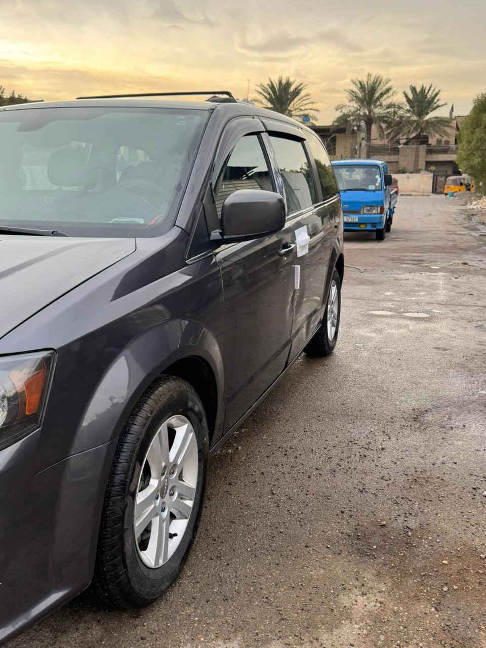 السلام عليكم دوج كرفان موديل 2019 كامل موصفات سياره استخدام شخصي ما مشتغله خط مواصفات كشنات جلد 3بيبان كهربائي تخم تاير جديد صدر جديد شرط فحص تبريدثلج  سياره بسمي تحويل ثاني يوم سياره كامله من كلشي سياره الون نفطي سعر 180بيه مجال***********بيع او مراوس بجارجر حسب القناعه
