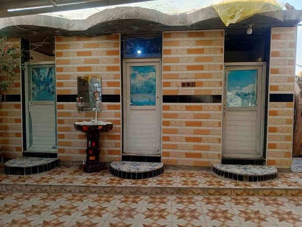 بيت للبيع مساحة 300م بابل القاسم 
قرب جامعه الخضراء مقابيل العلوه المخضر   
غرفة نوم عدد 3 
صالة.......مطبخ.......استقبال كبير......ويحتوي على سطح كبير    السعر 61 اوبي مجال قليل وبالعافيه على الياخذه 
للاستفسار الاتصال على الرقم☎️ (***********) 
طابو زراعي مكلف بل نشر اتصل وتدلل
