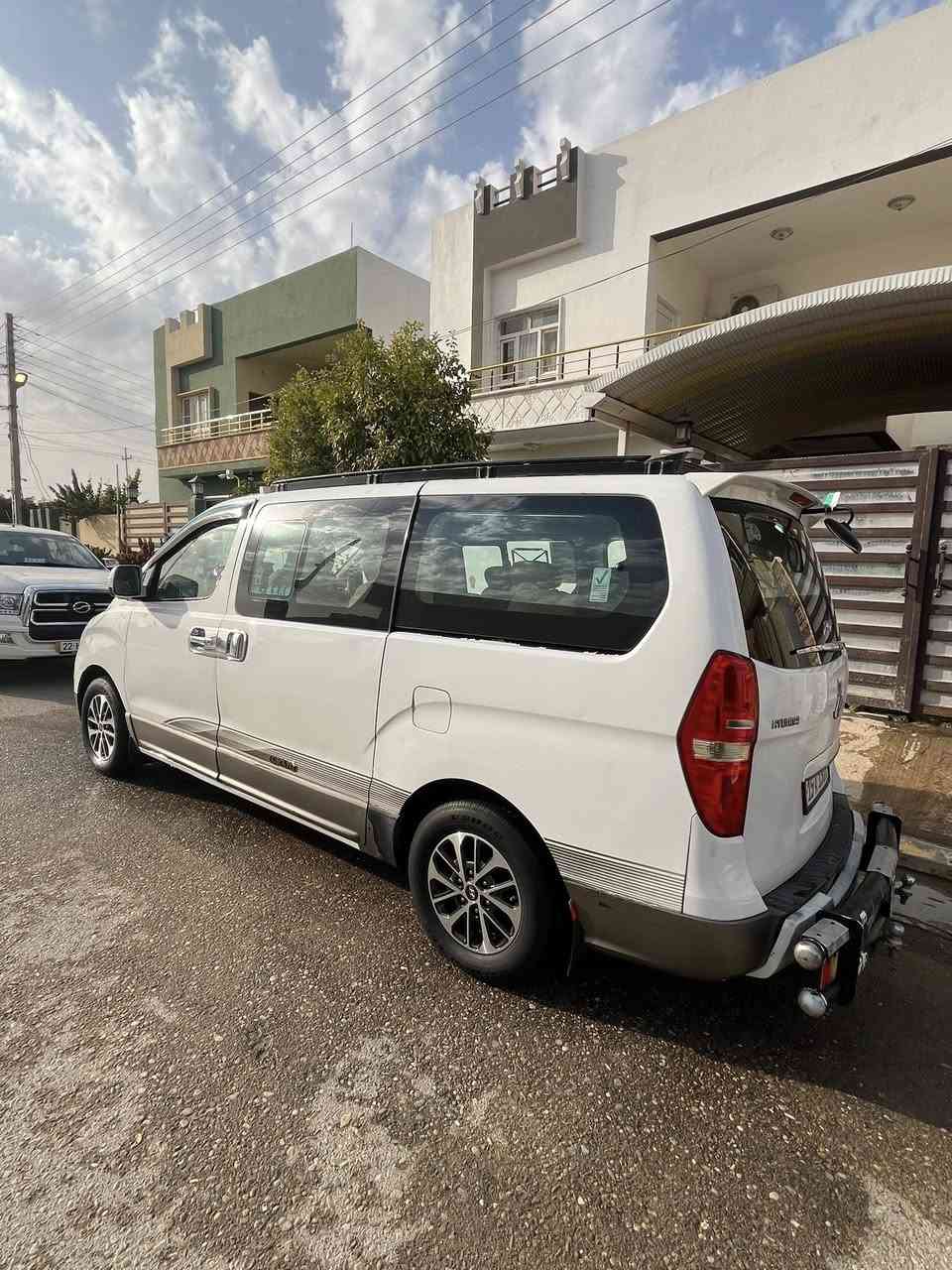 ستاركس2012H-1
سعر 165 بي مجال 
فول مواصفات سياحي 7 ألوان 
للاستفسار ***********
