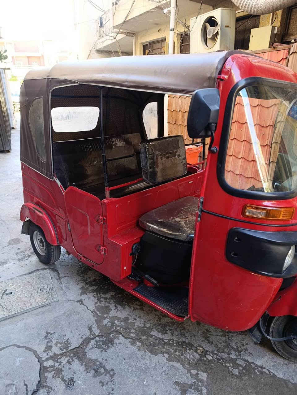 تكتك موديل 2022 للبيع
شهر 4 مرقمة تحويل ثاني يوم 
السعر 9 مليون وبيها مجال
للاستفسار الاتصال على *********** Colombo, Sri Lanka
