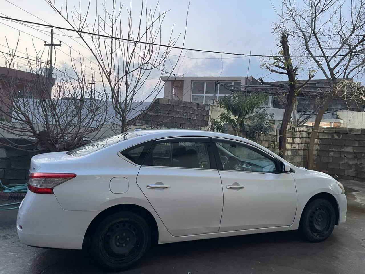 نيسان سنترا ٢٠١٣ ناوزه رد ئه مريكى گيرومه كينه وتوندوتولى به شه رت ٥)پارجه بوياغه به تانه ى ليدراوه سنوى و رقم نويه تا٢٠٢٩ به ناوى خومه عنوان حرير/***********زين *********** سعر ٨٩ أربيل, العراق
