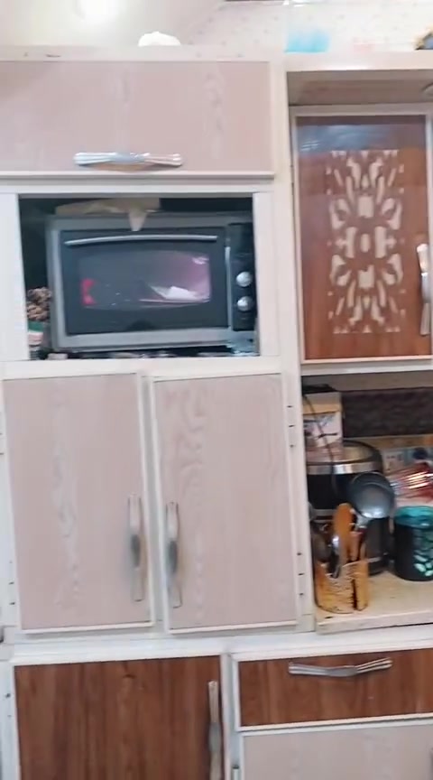 السلام عليكم كاونتر نضيف ٣ قطع سعره ٣٥٠ بي مجال مكان شهداء العبيدي الثانيه ***********
