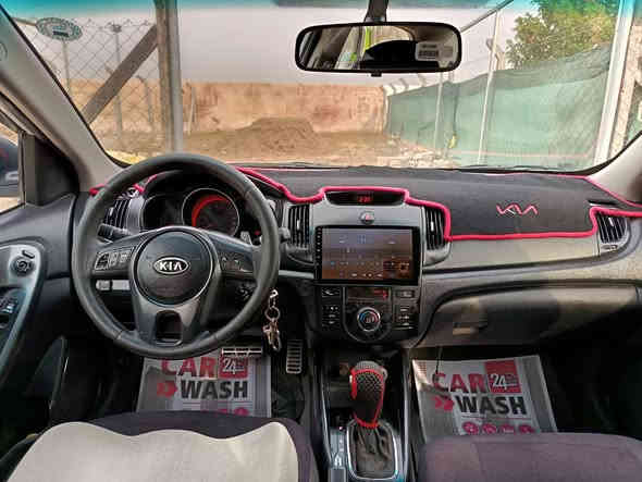 السلام عليكم 
سيراتو للبيع موديل 2012 لون ابيض
مكفوله ماعده الموضح بالصورة 
محورة غاز 
الويل كب القديم موجود عدد (4)
فول مواصفات عدا البصمة
شاشة
حساس خلفي
شفتات ستيرن
كاميرا
فتحة سقف
تحويل سنويه فقط مو وكالة
السعر 107 بيها مجال
بغداد📍
***********
***********
