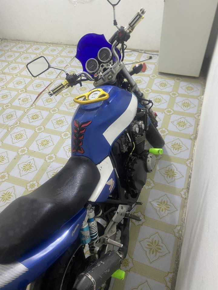 سلام عليكم دراجه للبيع دراجه فول نشاط وهايبر معرف مكان الدراجه الانبار الخالديه دراجه مفتوحه كازكيت جديد وكلجات جدد سعر مليون 700 رقم الهاتف ***********
