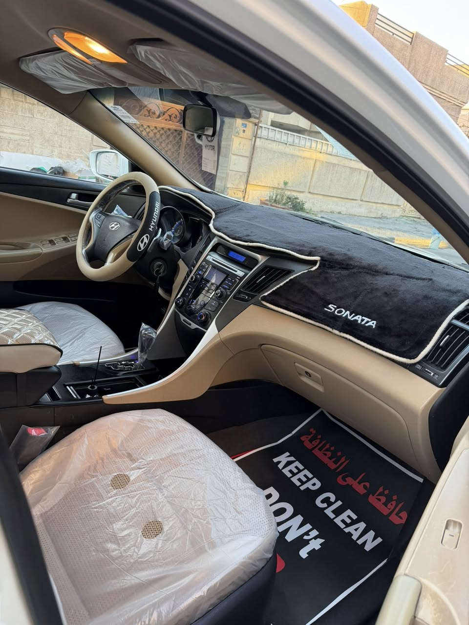 السلام عليكم رمضان كريم 
هونداي سوناتا موديل 2013 شركة العمامة الدوليه ام ضمان مكينه 2400 دوش على وضع الشركة مكفولة كفاله عامه من الضرر والتبديل برغي مامفتوح بيه على وضع الشركة بيه شبر بالداير جاملغ الخلفي صبغ فقط والباقي مكفول سيارة احلة من الصور مكينه كير صدر تبريد تدفئة تخم تاير كلة جديد بالعافية عل ياخذها سيارة جديدة صار 10 سنوات يمي سيارة مال بيت رقم بغداد ثاني يوم تحويل مكان السيارة بغداد الاعظمية سعر 139 وبيه مجال رقم موبايل *********** 
 ‭0770 308 5731‬
