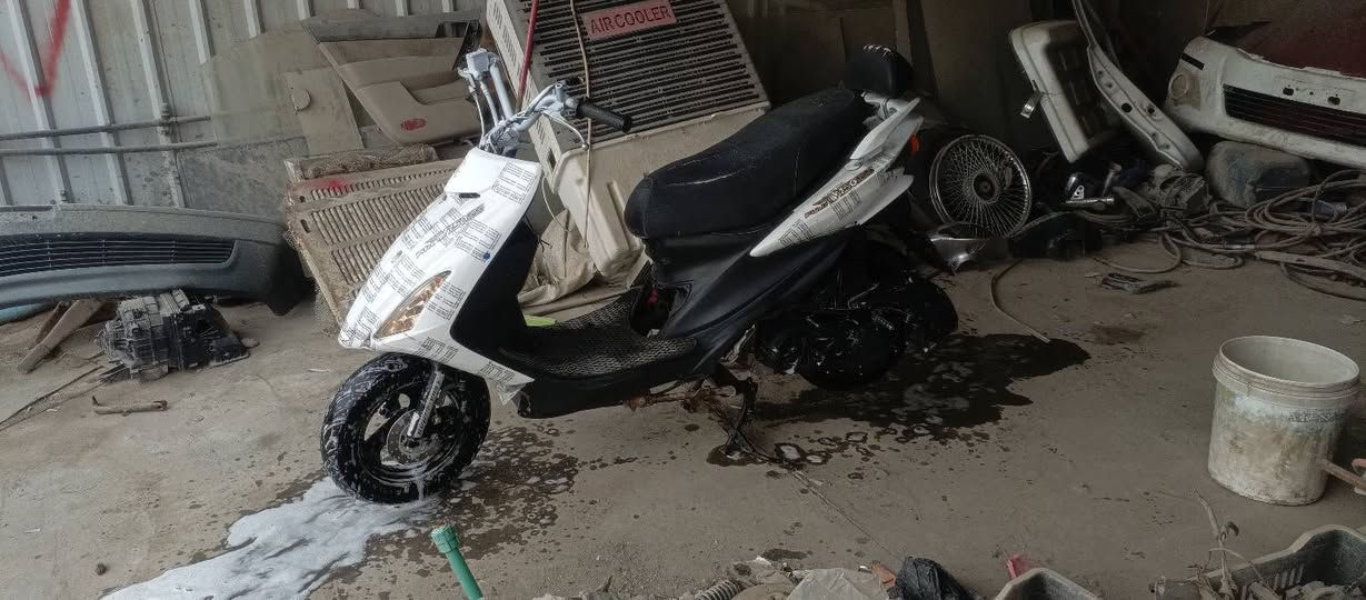 دراجه ادرس شلعله معدل وكلها شغاله ودرجه مرتبه شوفت عينك للبيع والسعر 250 وبيها مجال بسيط مكان بابل حي الجزائر وهذه رقمي ***********
