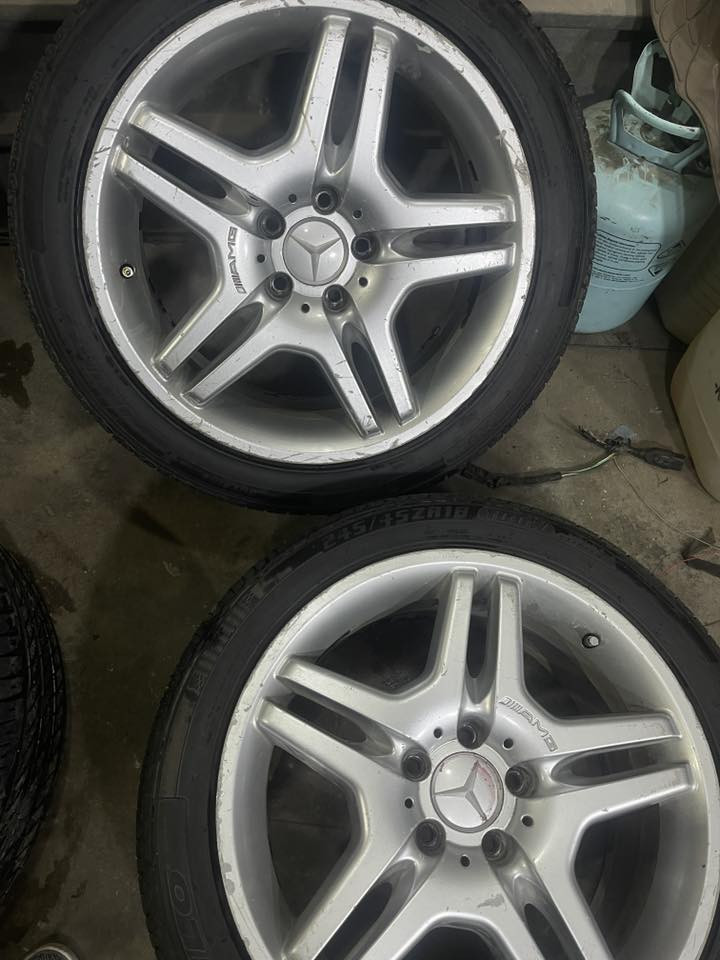 👈 التفاصيل كاملة بالفيديو 👉
السلام عليكم اخوان ويلات AMGقياس 18 اصليات اصليات ثين منهن لالحيم ولاعواج والباقيات بيهن لحيم بسيط وياهن تايراتهن زوج جدد بالشعافير وزوج نظاف حيل اخوان الويلات معروف سعرهن بالسوك والكل تدري بيهن غاليات كلش بس جاي ابيعهن بسعر التايرات وسعرهن النهائي 300$ 
مكاني بغداد ورقم تليفوني ***********
