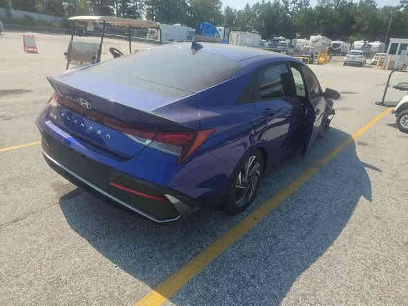 النترا 2025 بنزين
ماشيه 6000 
مواصفاته 
بصمه 
بصمه ابواب وبصمه جنطه 
تشتغيل عن بعد 
رادار امام خلفي 
تحديد مسار 
مثبت سرعه 
مانع تصادم 
3 وضعيات قياده 
ويل كب 
اشاير بلمرايات 
السياره شغاله وتمشي بس يحتاج سمكره بلجامغ بارد يرجع 
السياره حاليا بالاردن 
السعر مطروح بالاردن ب 117
واصل بغداد ع كتاب شهداء ب 127
***********
